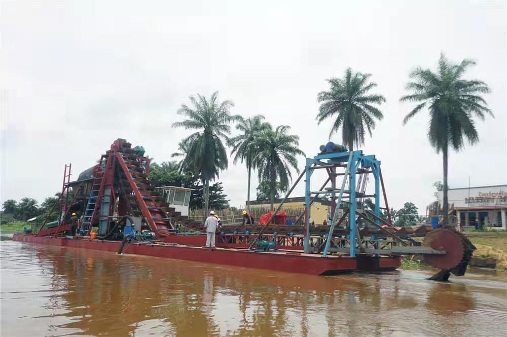 Large Scale Mining Machine Bucket Chain Gold Dredger With Trommel Screen Knelson Concentrator